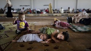 10000-syrian-refugees-stuck-at-turkish-border